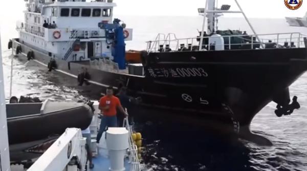 Paza de coastă chineză acționează pe stilul Moscovei: Navele sale au lovit „intenționat” ambarcațiuni filipineze