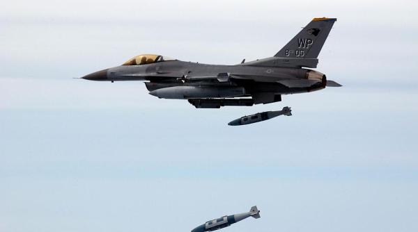 Atac chirurgical al SUA: Baze folosite de milițiile iraniene în Siria, bombardate de două avioane F-16