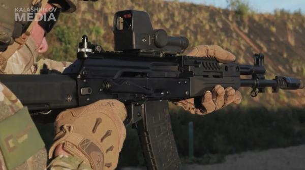 Kalașnikov încheie înainte de termen contractul pentru livrarea armelor AK-12 către trupele ruse