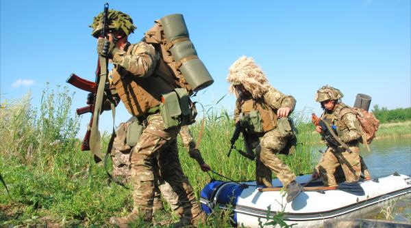 Forțele Armate ale Ucrainei transferă grupuri mici de pușcași marini peste Nipru. Au creat un cap de pod pe malul stâng