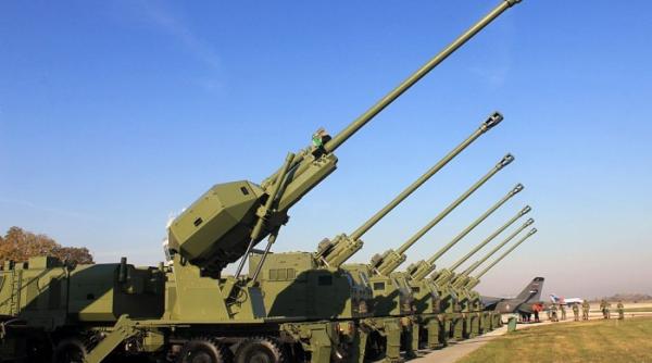 Obuzierul NORA B52, mândria industriei sârbe de apărare, revitalizează cooperarea militară dintre Serbia și Algeria 