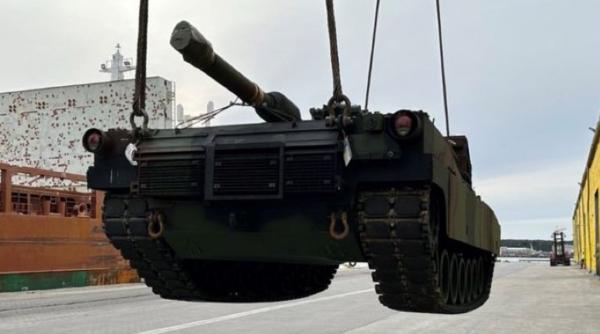 Zi încărcată pentru Armata Poloniei: Au sosit din SUA 26 de tancuri M1A1 Abrams și 11 lansatoare Himars