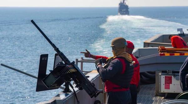 Distrugătorul USS Carney a doborât o dronă iraniană care acționa riscant. Atacurile cu drone asupra navelor SUA devin tot mai dese