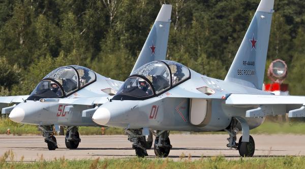 În plin război cu Ucraina, rușii continuă să-și doteze Aviația: Aeronave noi Su-30SM2 și Yak-130 au fost livrate la trupe