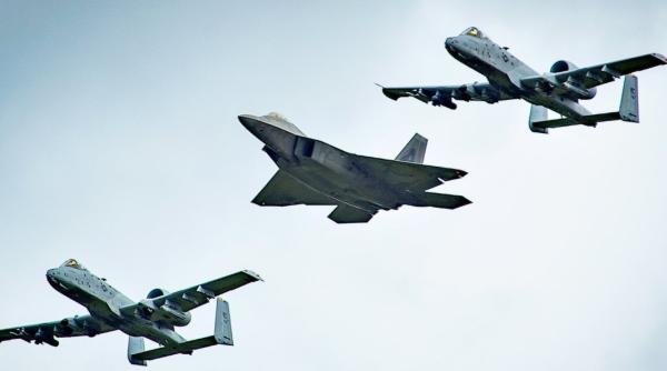 Autorizarea bugetului apărării SUA: U.S. Air Force ar putea să renunţe la avioanele A-10 şi F-15, dar nu și la F-22