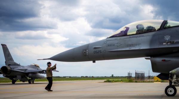 Rusia amenință din nou cu războiul România și Polonia: Decolarea avioanelor F-16 ucrainene din baze NATO e echivalentă cu intrarea în conflict