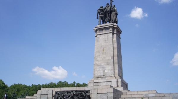 Bulgaria demontează un monument uriaș al Armatei Roșii. A tronat peste Sofia timp de șapte decenii
