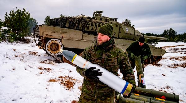 Muniție, tancuri și drone. Danemarca pregătește un ajutor de un miliard de euro pentru Ucraina 