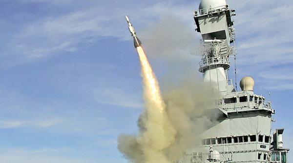 Occidentul are o mare dilemă în Marea Roșie: Dronele rebelilor Houthi sunt de sute de ori mai ieftine decât rachetele interceptoare Aster 15 sau SM-2