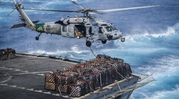 Elicoptere americane de pe portavionul USS Eisenhower au trimis trei ambarcațiuni Houti pro-iraniene pe fundul mării. Bărcile au atacat aparatele SUA