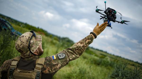 Dronele FPV - armele care au schimbat războiul modern: Ucraina, plan ambiţios pentru dezvoltarea unei versiuni controlate prin inteligenţă artificială
