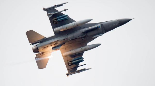 Un ''avion misterios'' a fost văzut în spaţiul aerian al Ucrainei: Au ajuns sau nu aeronavele F-16 la Kiev?