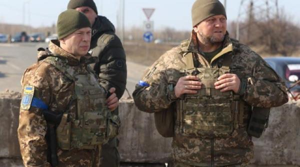 Decizie iminentă. Zelenski a decis să-l înlocuiască pe șeful armatei, deși generalul Zalujnîi încă refuză. Cine ar putea veni în loc