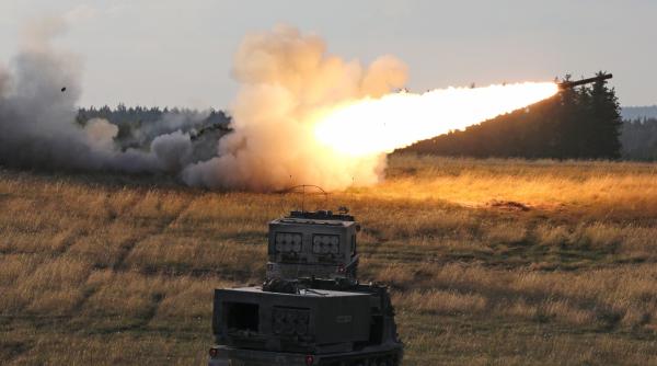 Exercițiu major de artilerie al NATO. „Dynamic Front” simulează - inclusiv în România - respingerea unui atac al Rusiei