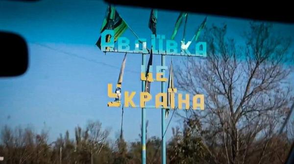 ”Soarta orașului se decide în aceste zile”. Situația ucrainenilor devine critică la Avdiivka, în est. Zelenski a mers în prima linie pentru a-și încuraja militarii 