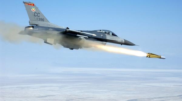 F-16 primite de Ucraina vor fi integrate în sistemul antiaerian. Piloții ucraineni exersează, în premieră, tactici împotriva dronelor și rachetelor rusești