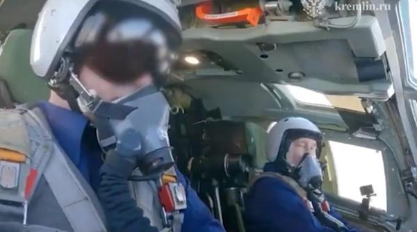 După plimbările pe cal prin Siberia, Putin trece la următorul nivel și zboară aproximativ 30 de minute cu un bombardier nuclear supersonic Tu-160M