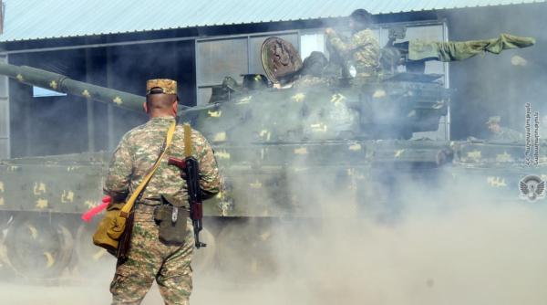 Înfrântă de Azerbaidjan și abandonată de Rusia, Armenia și-a înghețat participarea la OTSC, alianța militară condusă de Rusia