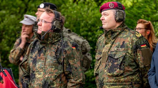 Berlinul se află într-o situație incomodă, a spus ministrul apărării: „Putin vrea să destabilizaze Germania”