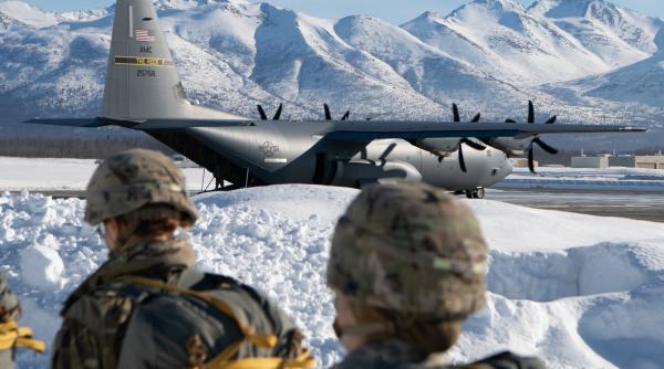 Din Alaska în Europa, pe cel mai scurt drum: Deasupra Polului Nord. Americanii și norvegienii se vor parașuta după un zbor peste Polul Nord