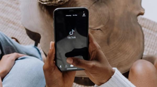 SUA fac primul pas în interzicerea TikTok. Camera Reprezentanților adoptă un proiect de lege prin care forțează proprietarul chinez să vândă aplicația