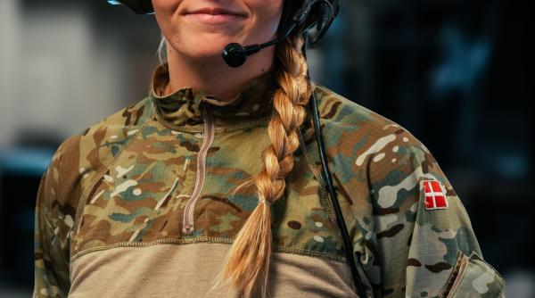 Nordicii dau tonul: Danemarca introduce serviciul militar obligatoriu și pentru femei. Stagiul militar crește la 11 luni