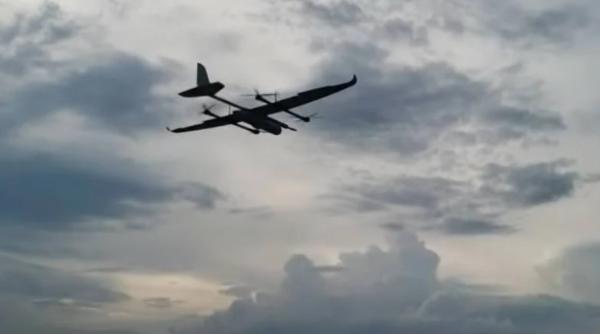 O dronă militară s-ar fi prăbuşit într-o zonă izolată din Insula Mare a Brăilei (Video): Primele imagini cu craterul format de prăbușirea dronei