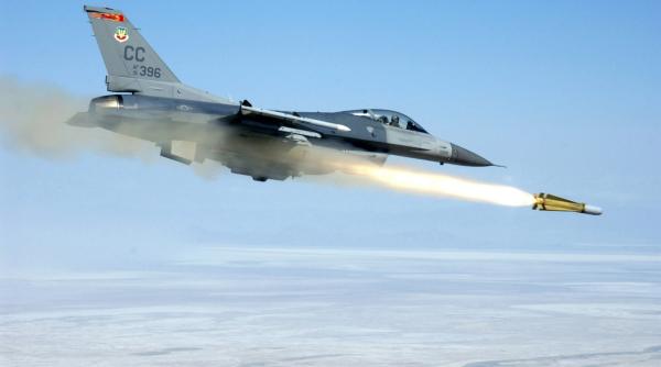 Se deblochează și muniția pentru viitoarele F-16 ale Ucrainei. Undă verde pentru rachete ghidate aer-sol 