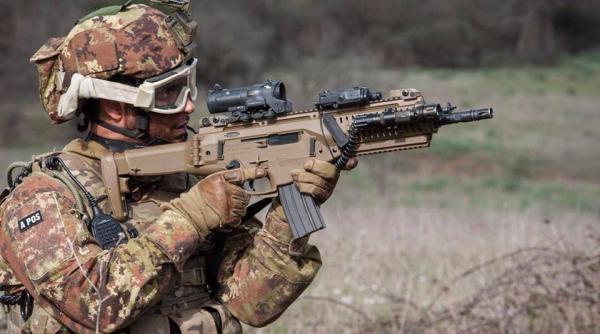 Ministrul Oprea a anunțat deblocarea programului Beretta. Din vară armele de asalt ARX 160 vor trebui să se producă la Cugir