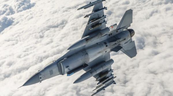 Radiografia unui F-16 Block 70 înarmat, după o poză publicată în SUA: Cu electronică și armament de ultimă generație, Viper poate deveni cel mai popular avion de generația a 4-a