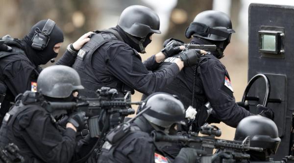 Serbia i-a reținut pe directorul adjunct al Poliției din Kosovo și pe alți patru ofițeri de poliție