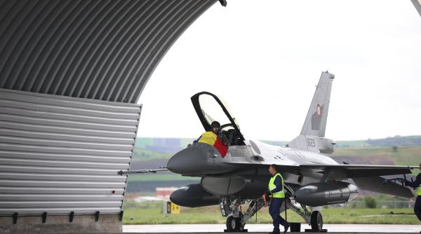 Escadrila 48 începe să prindă contur în România. Primele 3 avioane F-16 au ajuns la Câmpia Turzii