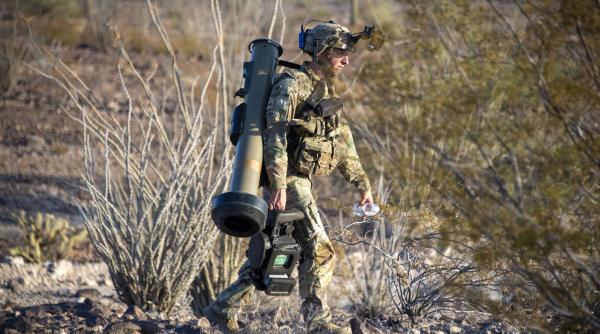 Rușii au scos la paradă armele capturate în Ucraina: Mai multe Javelin, mitraliere și lansatoare de grenade suedeze Carl Gustav