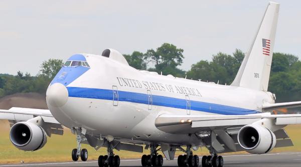 SUA vor construi un nou avion care îl transportă pe șeful Pentagonului. Avionul ”Apocalipsei” va costa 13 miliarde de dolari