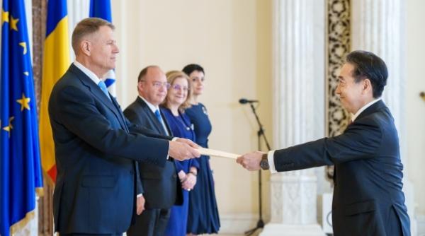 Noul Ambasador al Japoniei, în vizită la Parlament. Japonia reiterează susținerea pentru aderarea României la OECD
