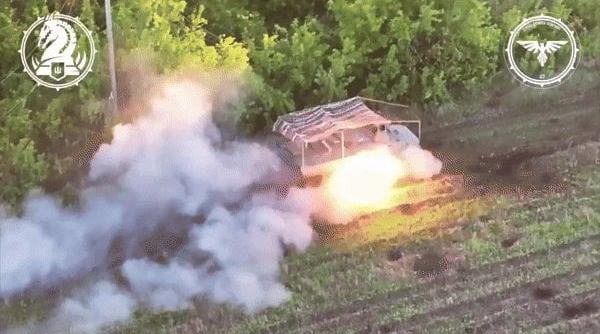 Un M2 Bradley a distrus un blindat MT-LB rusesc pe câmpul de luptă din Ucraina (Foto/Video)