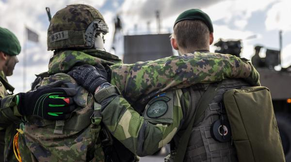 General suedez: Nu cred că țările NATO vor să fie văzute ca parte a conflictului din Ucraina, dar nici procesul de luare a deciziilor nu ține pasul cu nevoile ucrainenilor