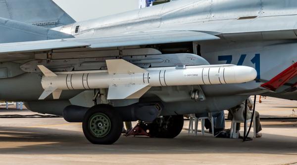 Aviația rusă folosește pe linia frontului rachete Kh-38 cu raza de doar 40 km, semn că apărarea aeriană ucraineană este slăbită