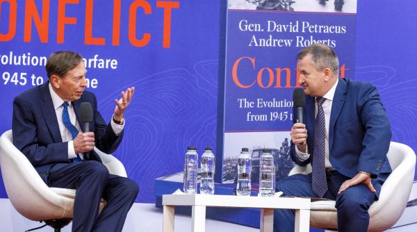 David Petraeus, fostul director CIA, și-a lansat volumul în România. "Conflict, evoluția războiului din 1945 până la Ucraina”
