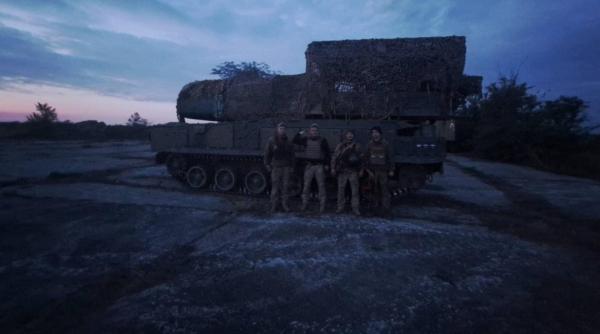 Forțele Aeriene Ucrainene au făcut prima prezentare oficială a FrankenSAM (Foto): Vechiul sistem de apărare antiaeriană Buk a primit rachete RIM-7