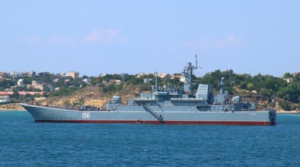 Armata ucraineană a distrus încă o navă rusească în Marea Azov. Cel mai probabil, este vorba despre o navă mare de desant 