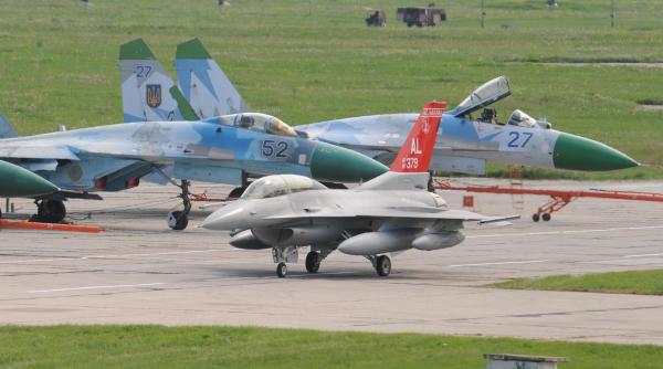 Occidentul ar putea pierde confruntarea economică în războiul din Ucraina: Ce rol joacă avioanele F-16 şi aerodromurile militare în această ecuaţie