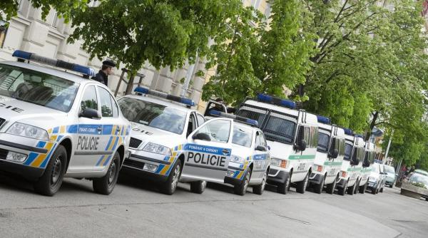 Premierul ceh suspectează Rusia de tentativă de incendiere a autobuzelor din Praga