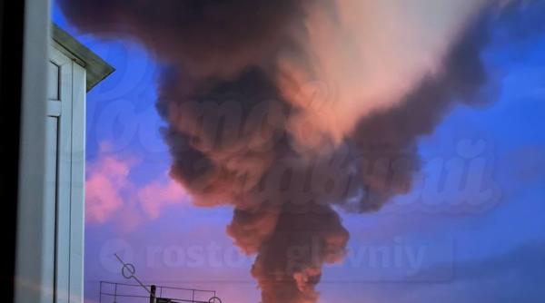 Arde un nou depozit petrolier în Rusia. Dronele ucrainene au provocat un incendiu de 3.2 mii metri pătrați în Rostov (Foto/Video)