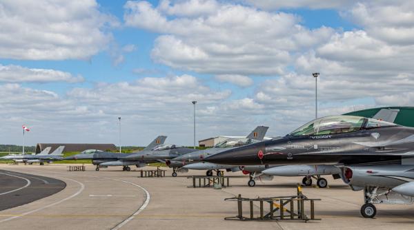 Aerodromurile ucrainene “se vor umple” de avioane F-16. Împreună cu aeronavele reale, Ucraina va primi din Occident și machete-momeală