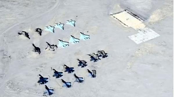 Imagini din satelit ale unui exercițiu militar din China provoacă îngrijorare. Chinezii simulează distrugerea avioanelor F-22 și F-35