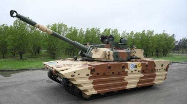 Tancul de Himalaya. Zorawar este noul tanc ușor al Indiei, conceput pentru a ține piept Chinei în zonele de mare altitudine