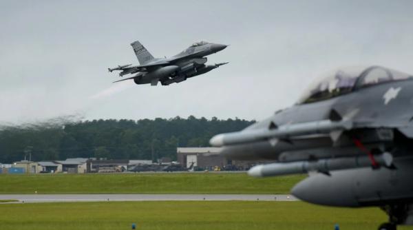 Presa occidentală anunță numărul de F-16 pe care Ucraina le-ar putea primi până la sfârșitul anului, dar şi o serie de probleme la care ucrainenii trebuie să găsească soluţii