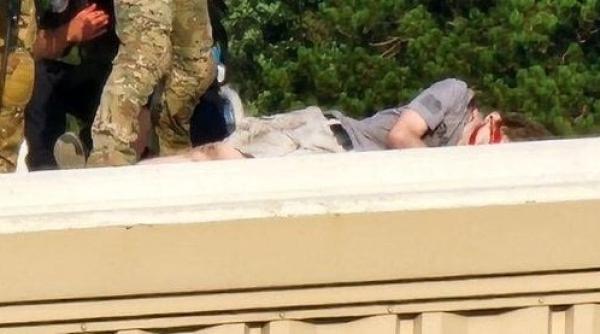 Atacatorul de la mitingul lui Trump a fost ucis de un lunetist al Secret Service, potrivit oficialilor americani (Foto/Video)