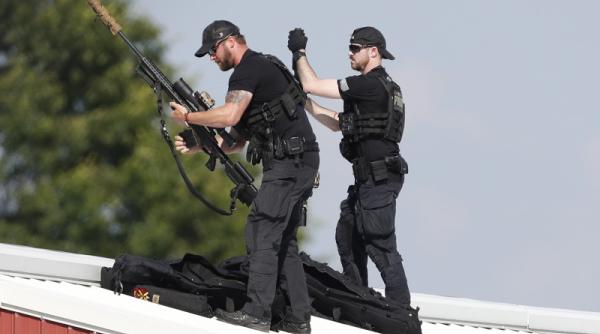 Eșec total al structurilor de securitate americane. Atentatorul a tras asupra lui Trump de pe acoperișul clădirii în care se aflau forțele de poliție